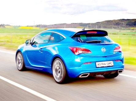 Показ новой модели автомобиля Opel Astra OPC